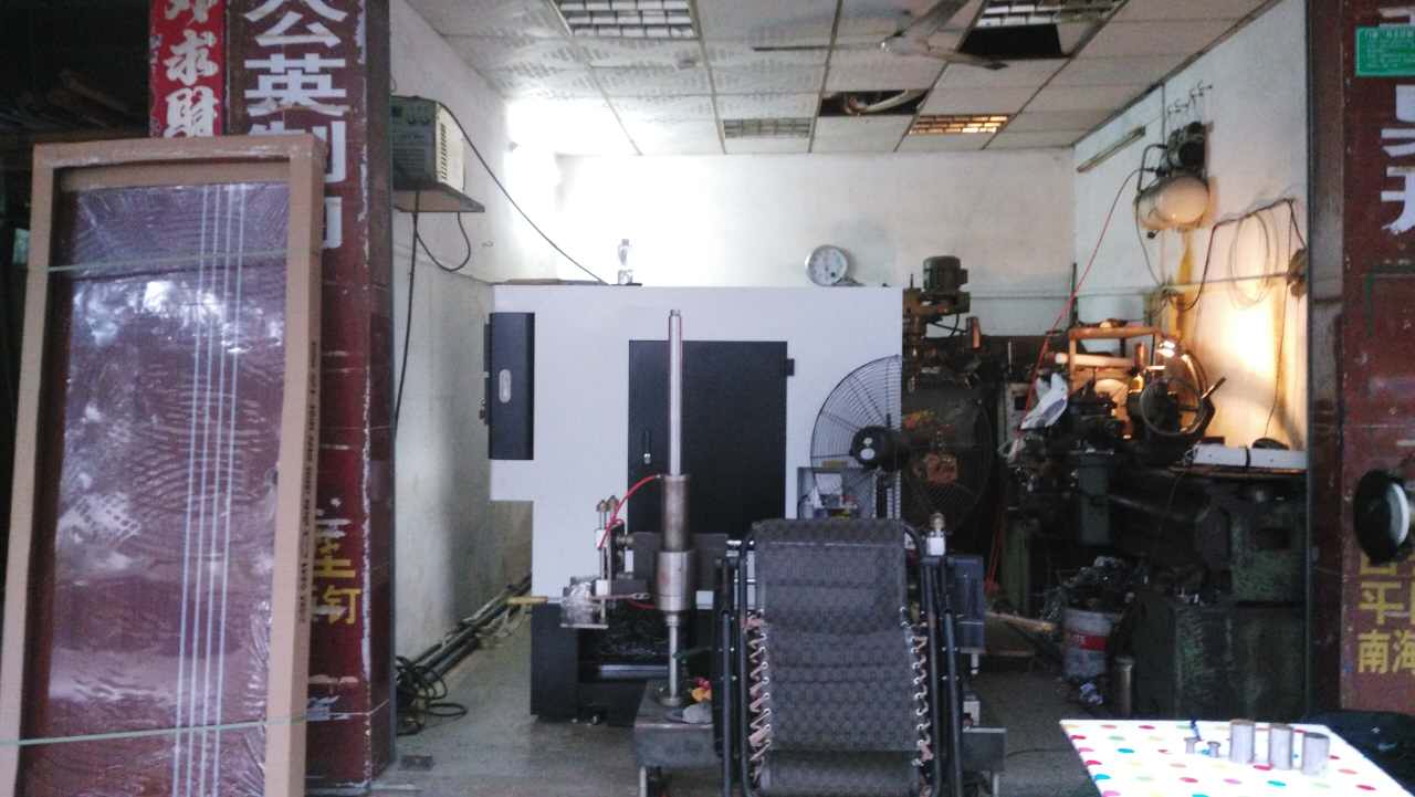 黃步鵬老板的 CKX6146ED (46標準刀塔機）放置現場所