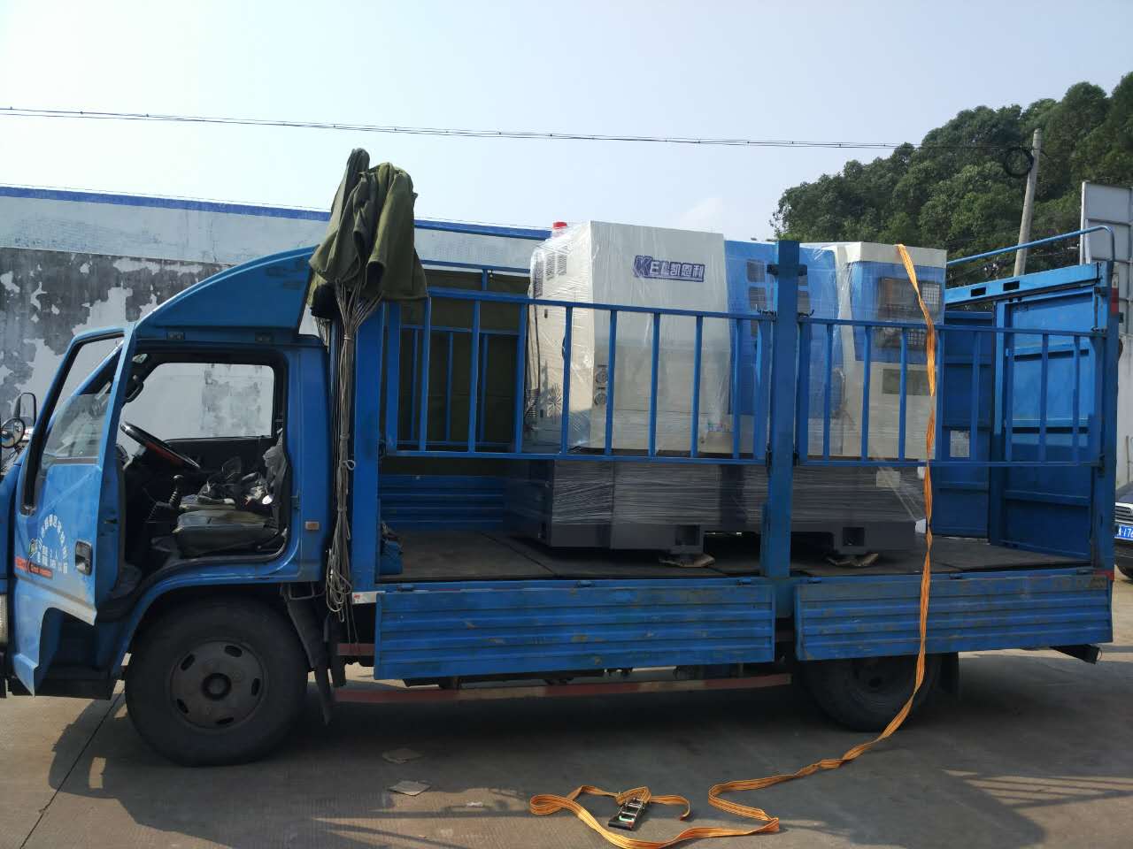 凱恩利裝車完畢，準備出發